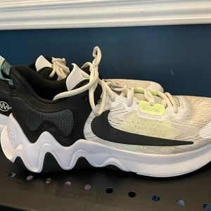 Nike Giannis Immortality 2 White Basketball Shoes DM0825-101 Mens Size 10.5